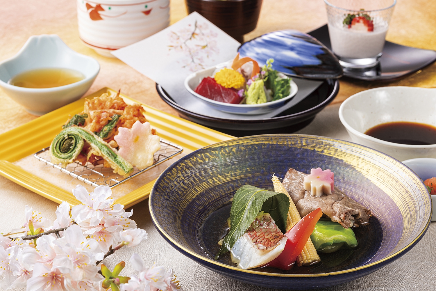 4月　和牛と真鯛の桜蒸し御膳