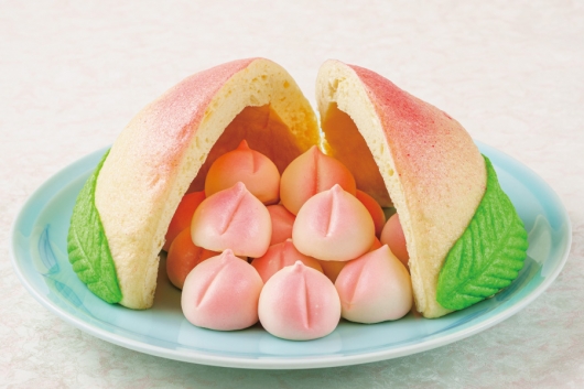 ※大きな桃の中にお人数分の桃饅頭が入っています。