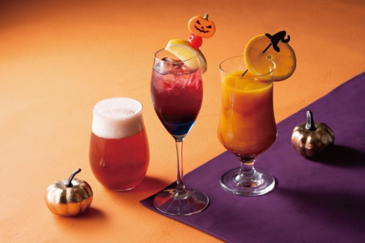 10月 ハロウィンカクテルフェア　（各￥950）
左からブラッディカシス、ハロウィンベリー、カシスとマンゴーのハロウィンカクテル