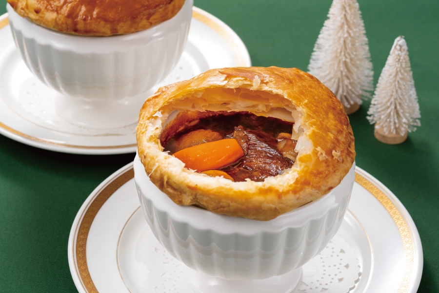 国産牛脛肉のシチュー パイ包み焼き