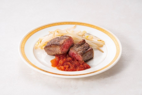 国産牛リブロースのステーキ40ｇ
前日までに公式サイトよりご予約いただいた大人の方へサービスさせていただきます。